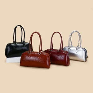 Sac bowling chic en cuir verni pour femme en noir, argent, bordeaux et tons marron