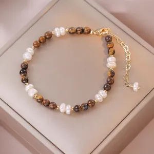 Collier en perles baroques avec pierres oeil de tigre et chaîne d'extension coeur doré