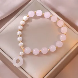 Elegante bracciale con cristallo rosa, perle d'acqua dolce e ciondolo in pietra di giada