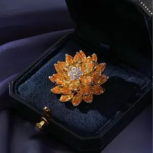 Broche Fleur en Cuivre Mode Pour Femmes Luxe Zircone Orange Lotus des Neiges Pétale Broche de Costume Bijoux Élégants Cadeau