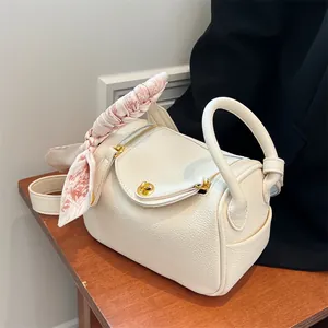 Sac à Main Boston en Cuir PU pour Femme Avec Foulard en Satin Texture Litchi Sac Bandoulière Détails Dorés Sac à Épaule Mode Quotidien Petit Sac