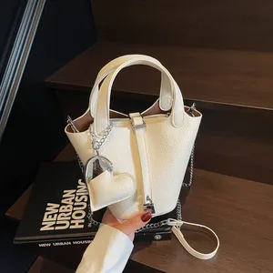 Women's PU Lychee Texture Bucket Bag Urban Minimalist Handbag Shoulder Crossbody Bag With Metal Chain Heart Pendant Lock Decoration