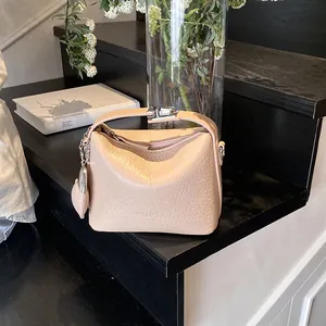Women Fashion Litchi Grain Small Square Crossbody Bag Minimalist PU Leather Handbag With Heart Charm Shoulder Bag For Everyday Use