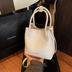Women Fashion Litchi Pattern PU Leather Bucket Bag Minimalist Top Handle Bag With Heart Pendant Adjustable Crossbody Handbag