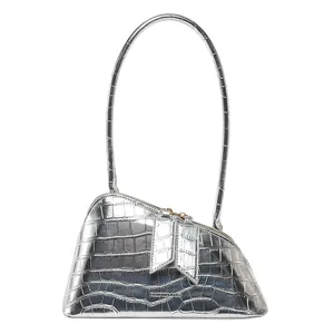 Sac à main asymétrique argenté pour femme avec motif crocodile métallisé