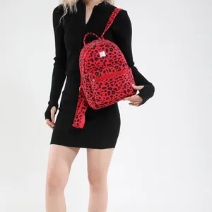 Sac à dos rouge tendance avec imprimé léopard, poche frontale et poignée supérieure