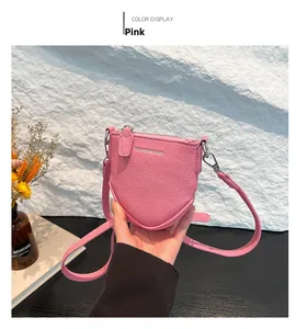 Mini sac rose à texture grainée avec logo argenté FASHION & BAGS et bandoulière