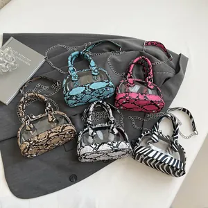 Mini PVC-Umhängetaschen mit Schlangen- und Zebramuster und silbernen Kettenriemen