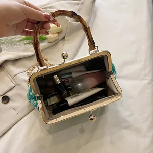 Sac vintage à poignée en bambou, imprimé vagues, cadre doré et rangement intérieur spacieux