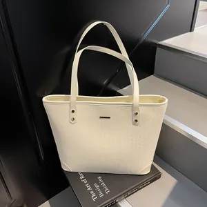 Women Large Capacity Woven PU Leather Tote Bag Casual Commuting Shoulder Bag With Metal Decoration Gold Hardware Fashion Handbag