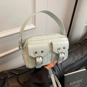 Borsa a Tracolla da Donna Y2K in Pelle PU Borsa a Mano per Fotocamera con Tasche Multiple e Decorazione a Borchie