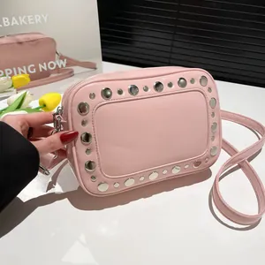 Dames Crossbodytas met Klinknagels PU Leer Punk Kleine Vierkante Cameratas Zilveren Noppen Casual Mode Handtas