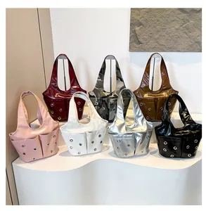 Vue détaillée de sacs à bandoulière tendance avec œillets en sept coloris variés