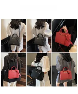 Vue détaillée du grand sac cabas avec boucle métallique et nœuds décoratifs sur les côtés