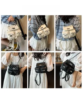 Détails d'un mini-sac à dos matelassé avec bretelles en chaîne et fermoirs tournants argentés