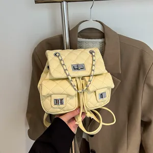 Mini Sac à Dos Matelassé pour Femmes en Cuir PU Bandoulière Chaîne Fermoir Tournant Petit Sac à Dos Mode Sac à Bandoulière Casual