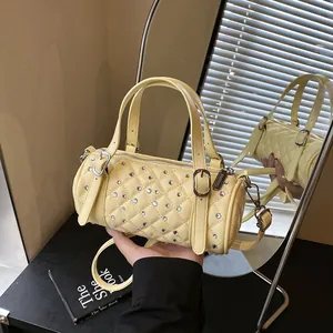 Sac Cylindre Matelassé Mode Pour Femmes Strass Rivets Cuir PU Sac Bandoulière Sac À Main Pour Le Quotidien Fête