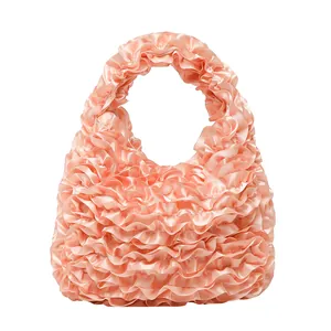 Süße rosa Handtasche mit Satin-Rüschen und Spitzendetails für eleganten Sommerstil