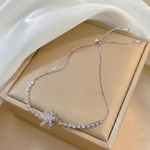 Sparkling snowflake bracelet with zircon stones and adjustable tennis chain in silver finish