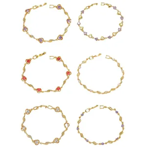 Lot de six bracelets dorés avec motifs fleurs, cœurs et zircons multicolores