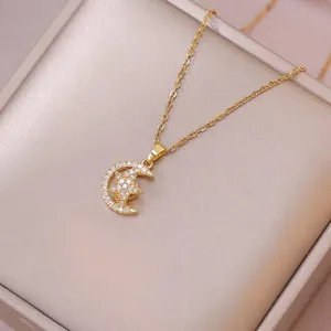 Élégant collier pendentif lune et étoile rotatif plaqué or avec oxydes de zirconium
