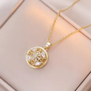 Collier élégant en or avec pendentif tournant en forme de tournesol serti de gemmes