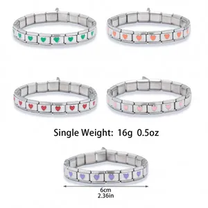Italienisches Charm-Armband-Set mit bunten Herz-Anhängern auf Edelstahl-Gliedern