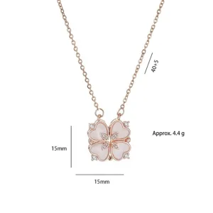 Kleeblatt Halskette aus Roségold mit weißen Herzmuscheln und glitzernden Zirkonia