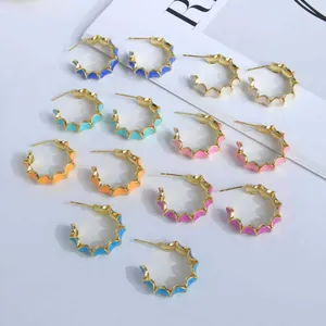 Boucles d'Oreilles Créoles en Cuivre Plaqué Or 18K Bord Festonné Émail Coloré Motif de Vagues Bijoux Femme
