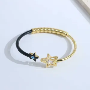 Détail du bracelet étoile plaqué or 18K avec émail mauvais œil et zircone cubique