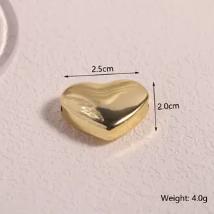 Polished 18K gold heart spacer bead showing 2.5cm width and 2.0cm height dimensions