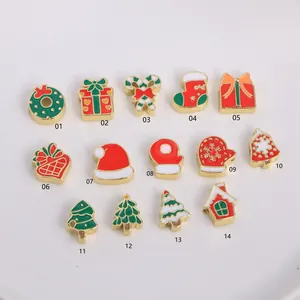 Weihnachts-Emaille-Anhängerset mit Kränzen, Bäumen und Geschenken für DIY-Schmuck