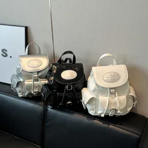 Sacs à dos minimalistes en cuir PU grande capacité en argent, noir et blanc élégant