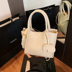 Sac Seau en Cuir PU Motif Crocodile Charme d'Eléphant Sac à Bandoulière Pour Femme Minimaliste Décontracté Mode Quotidienne