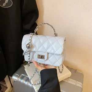 Borsa a Spalla con Catena Trapuntata alla Moda da Donna in Pelle PU con Patta Borsa a Tracolla Piccola Quadrata