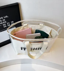Intérieur spacieux du sac cabas en PVC transparent montrant sa grande capacité