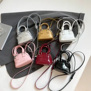 Mini sacs à main chics en cuir verni en forme de coquille, couleurs variées avec bandoulière
