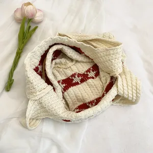 Knitted tote bag with red star patterns and floral design for winter fashion