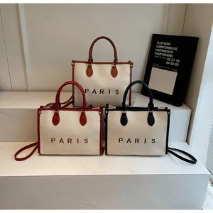 Tres bolsos tote de lona con estampado de París, correas ajustables y asas en tres colores