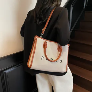 Bolso tote grande de lona beige con ribete de cuero marrón y estampado PARIS para mujer
