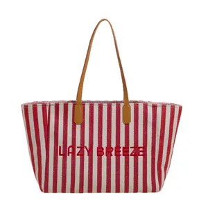 Sac cabas en toile à rayures rouges et blanches avec poignées en cuir et broderie