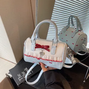 Sac Boston Cylindrique Douce Lolita Imprimé Nœud Femme en Cuir PU Tissu Avec Pendentif Coeur Bordure Dentelle Sac Sous le Bras