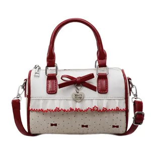 Sac à bandoulière rouge et blanc avec nœud, dentelle et imprimé à pois chic