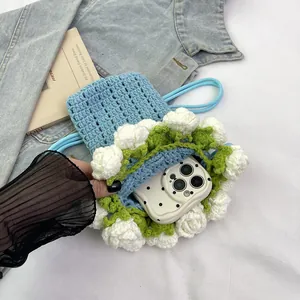 Mini bolso de hombro de ganchillo hecho a mano con flores 3D para smartphone