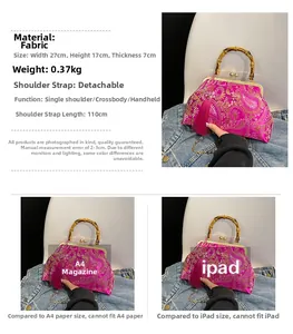 Detail-Größenvergleich der bestickten Muscheltasche mit Bambusgriff und Paisley-Muster