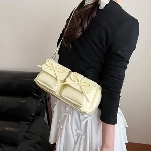 Minimalistische cremefarbene Schultertasche mit Multi-Pocket Schleifendesign