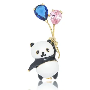 Simpatica spilla a forma di panda con palloncini in zircone blu e rosa in finitura dorata