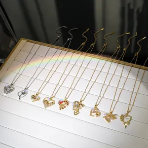 Diverse kleurrijke harthanger-kettingen in goud en zilver plating met zirkoon