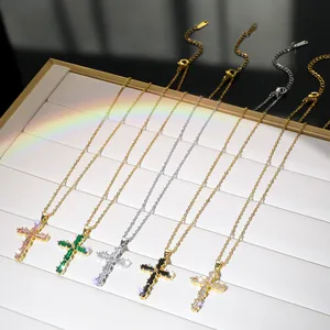 Elegante gouden kruisvormige kettingen met gekleurde zirkoonstenen in vijf kleuren