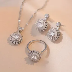 Elegantes rotierendes Zirkon Sonnenblumen Schmuckset mit Kette, Ohrringen und Ring